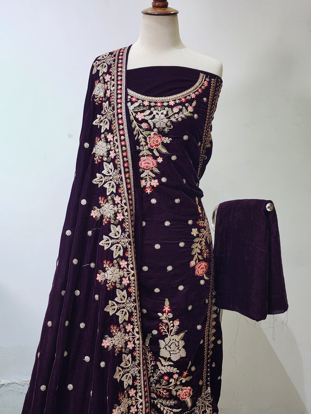 DSG-EMB-VELVET-147