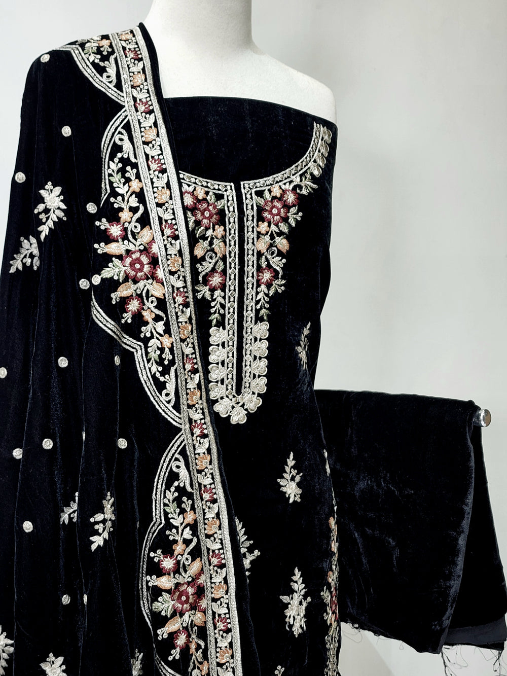 DSG-EMB-VELVET-153