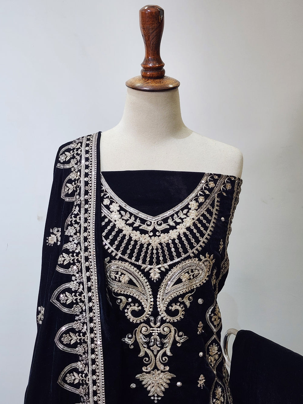 DSG-EMB-VELVET-157