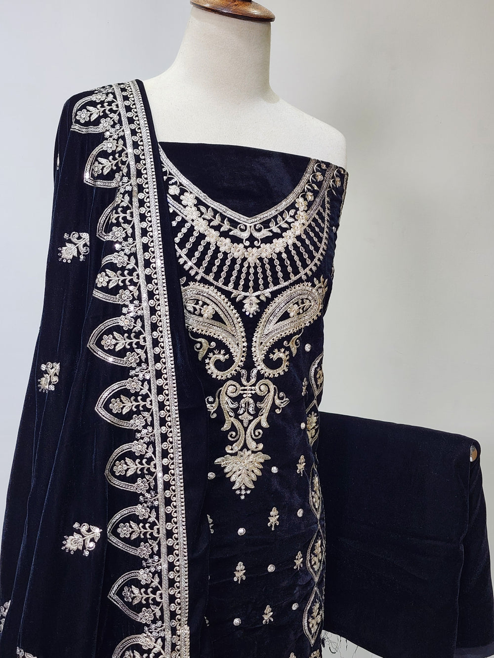 DSG-EMB-VELVET-157
