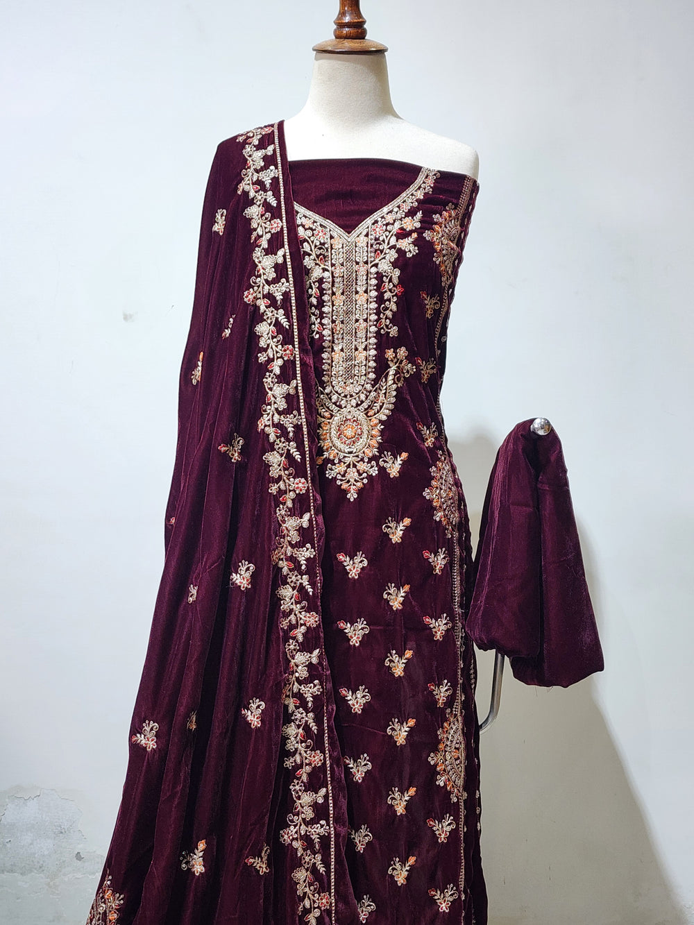 DSG-EMB-VELVET-176