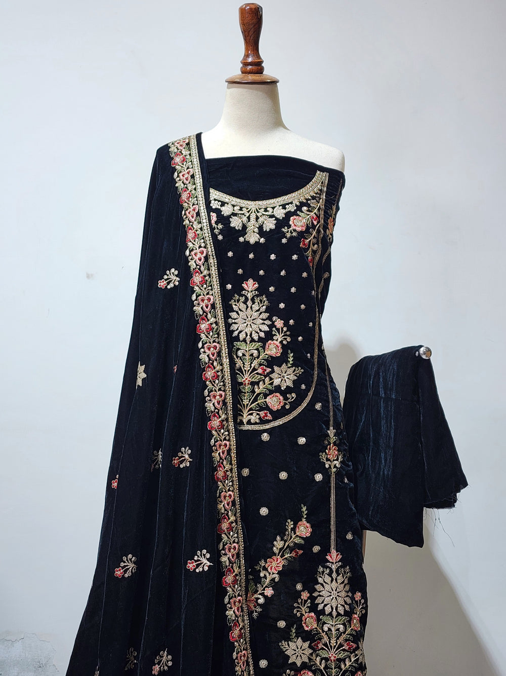 DSG-EMB-VELVET-181
