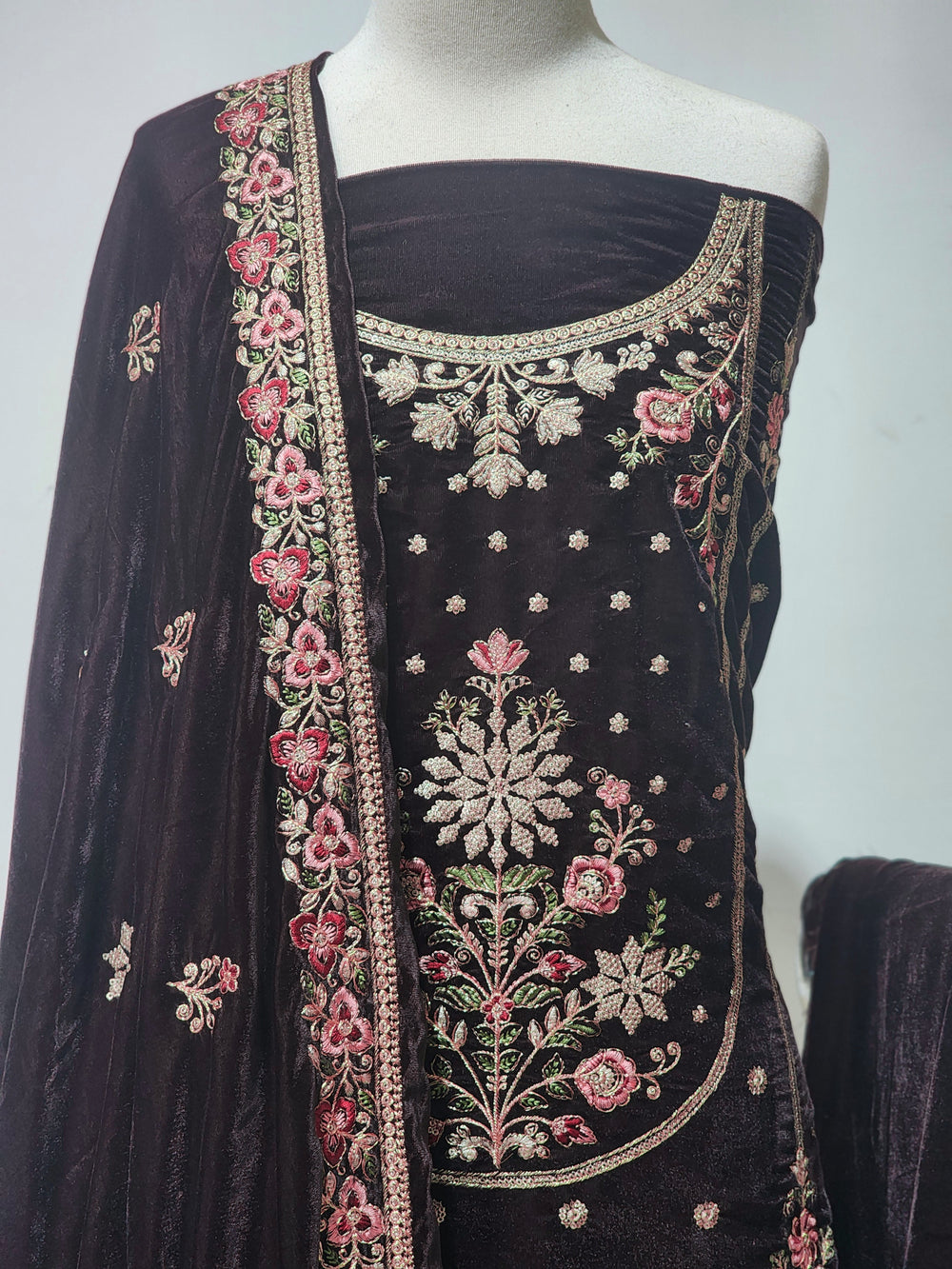 DSG-EMB-VELVET-183