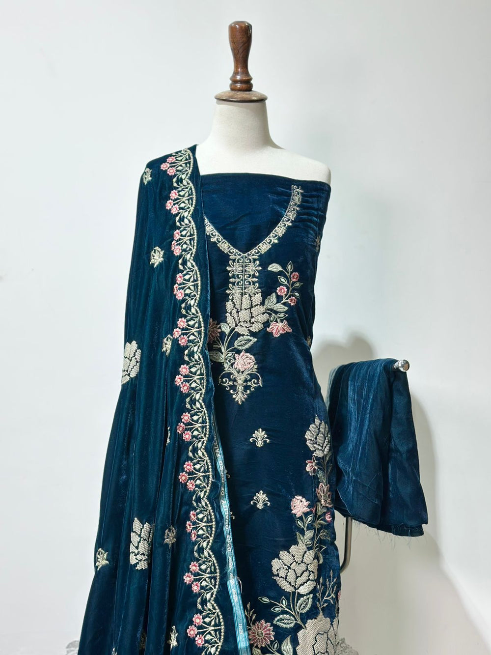 DSG-EMB-VELVET-191