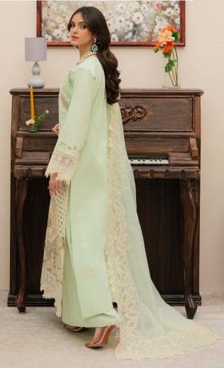 Mahnur Allenura Luxury Lawn Collection 3pc - Branded Cut Pieces