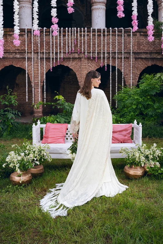 Mahnur Amelia Embroidered Luxury Cotrai 3pc
