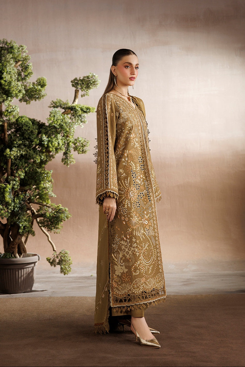 Mahnur Kaya Luxury Peach Leather Unstitched 3pc