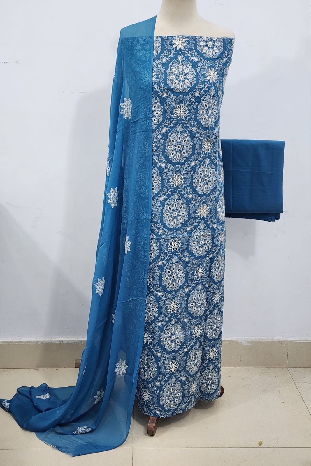 Bareeze Embroidered Lawn 3Pc