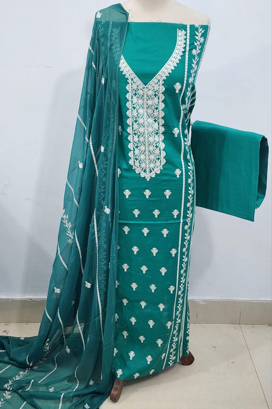 Bareeze Embroidered Lawn 3Pc