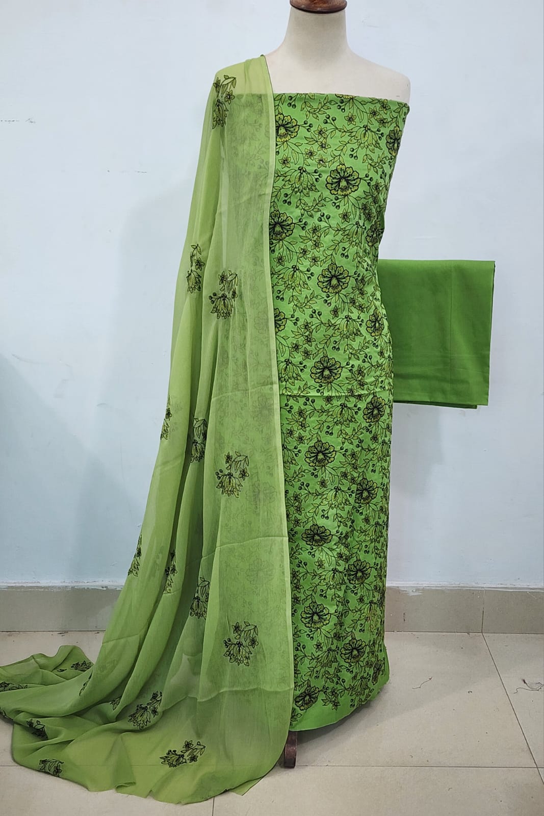 Bareeze Embroidered Lawn 3Pc