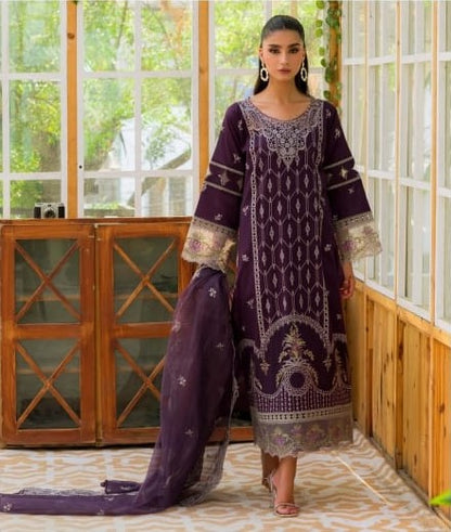 Mahnur Bella Luxury Lawn Collection 3pc - Branded Cut Pieces