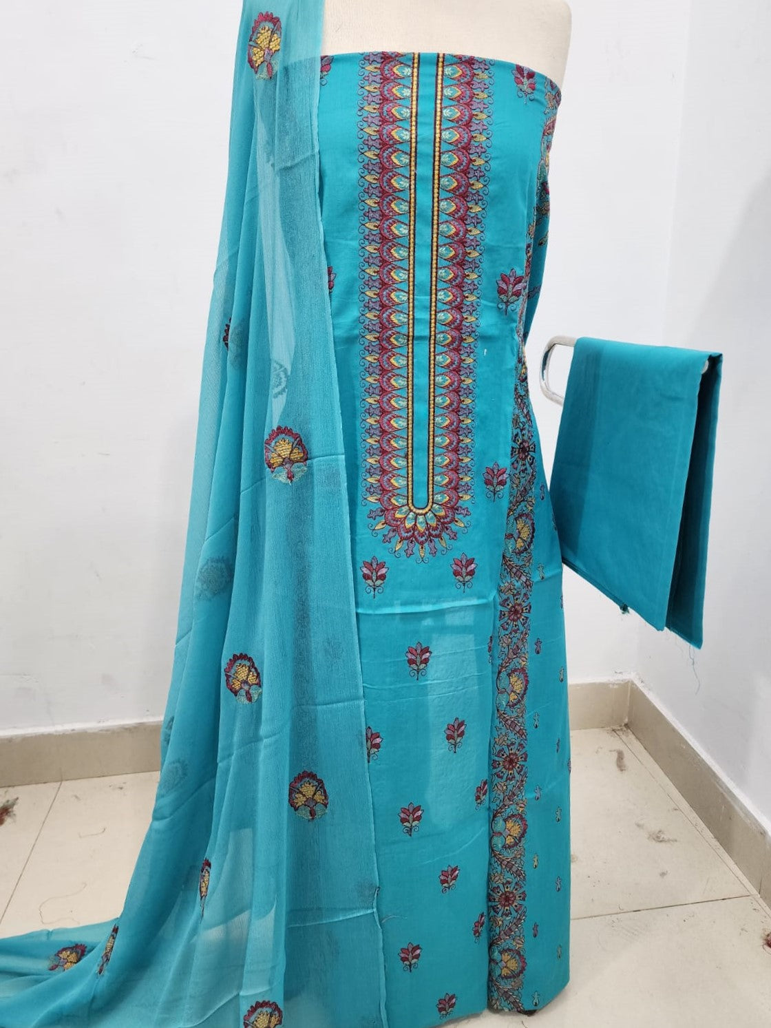 Bareeze Embroidered Lawn 3Pc