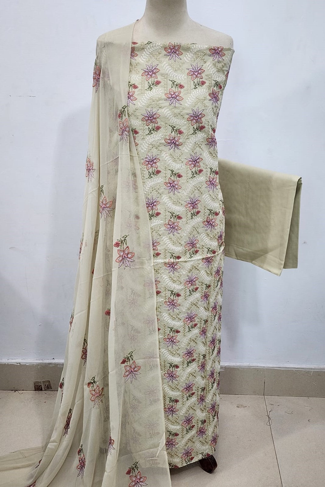 Bareeze Embroidered Lawn 3Pc