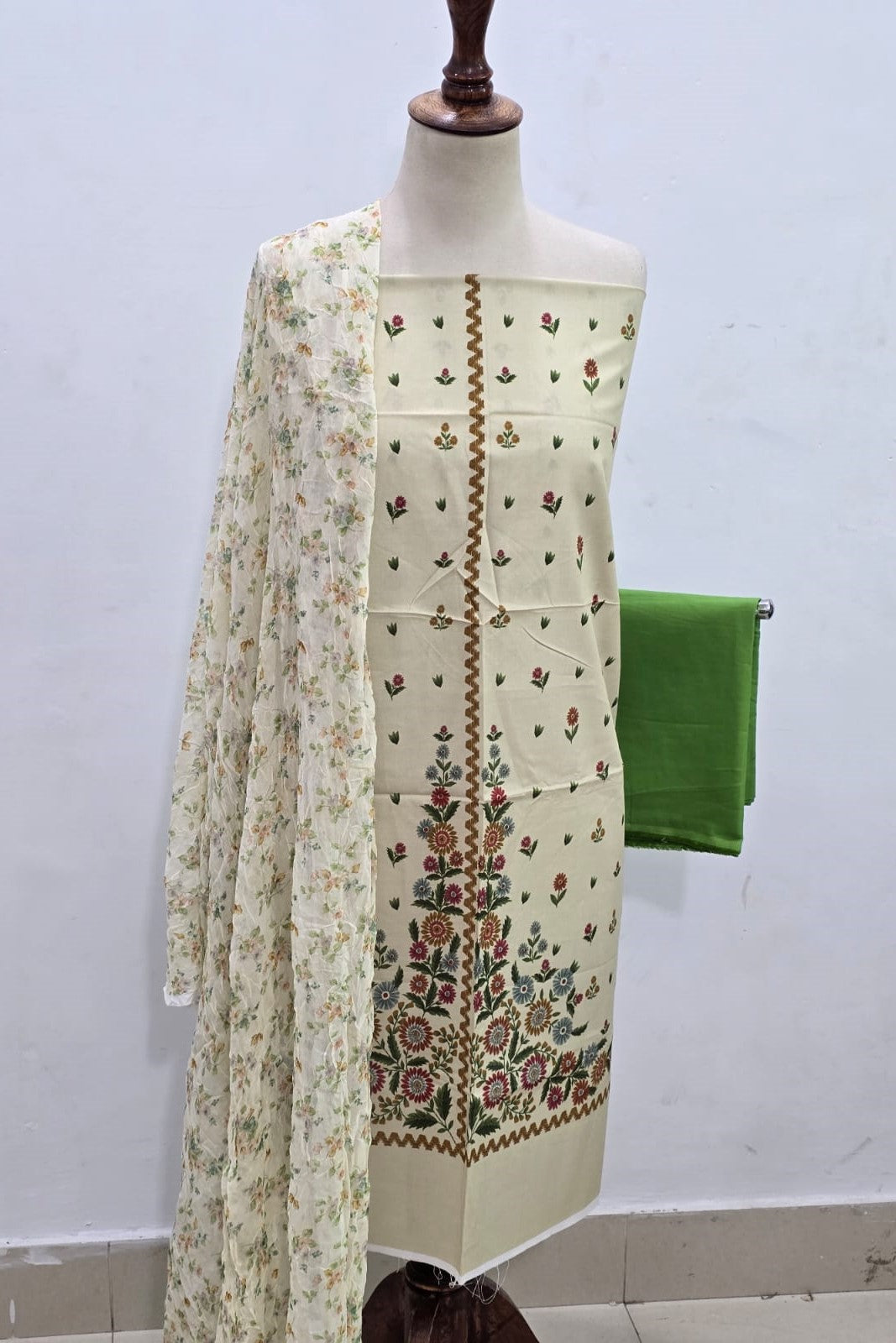 Sapphire Unstitched Printed Lawn 3pc