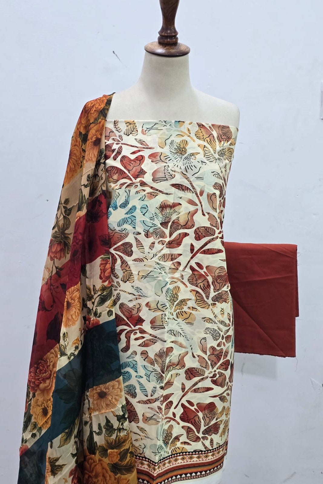 Sapphire Unstitched Printed Lawn 3pc