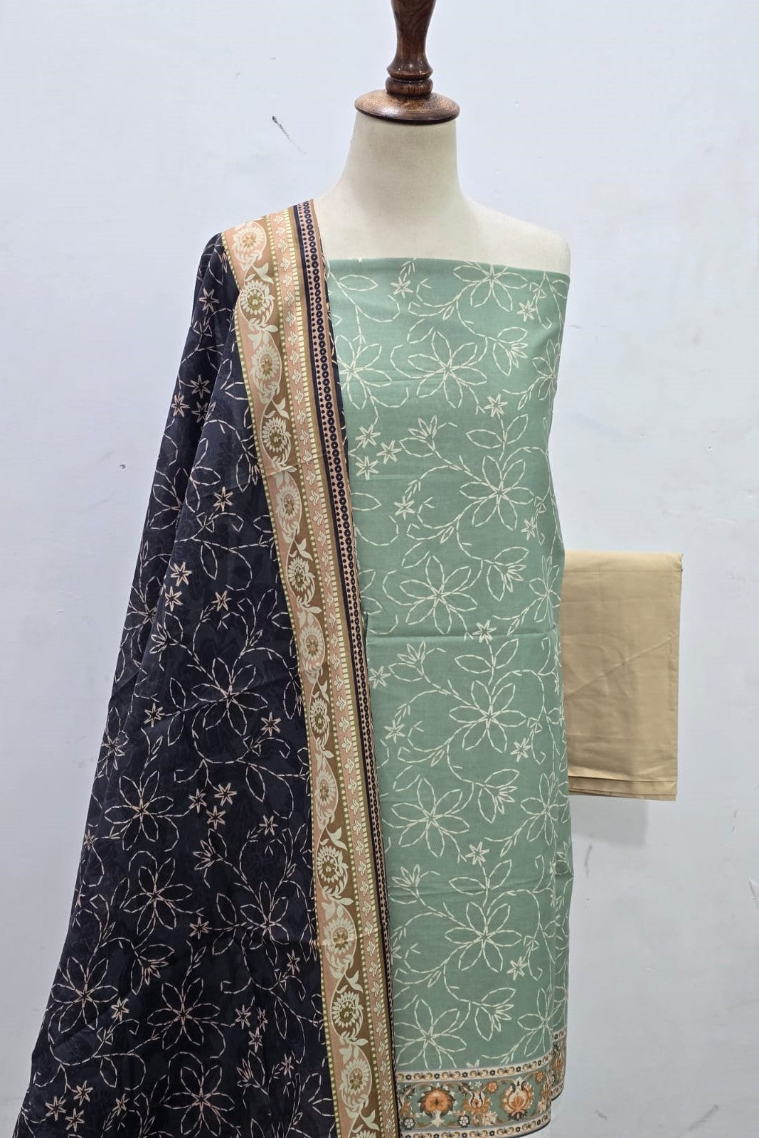 Sapphire Unstitched Printed Lawn 3pc