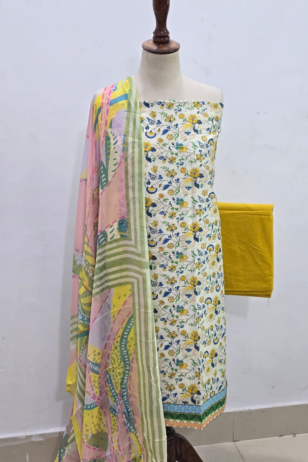 Sapphire Unstitched Printed Lawn 3pc