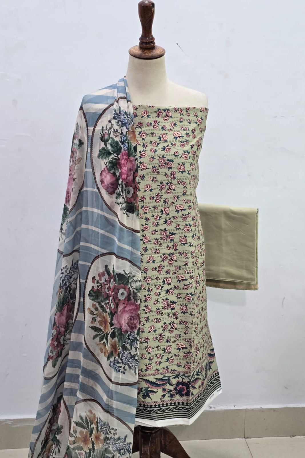 Sapphire Unstitched Printed Lawn 3pc