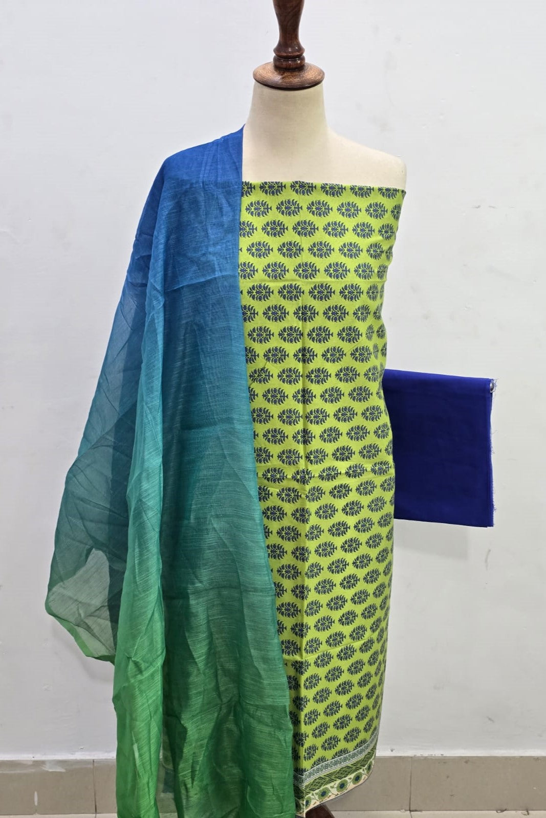 Sapphire Unstitched Printed Lawn 3pc