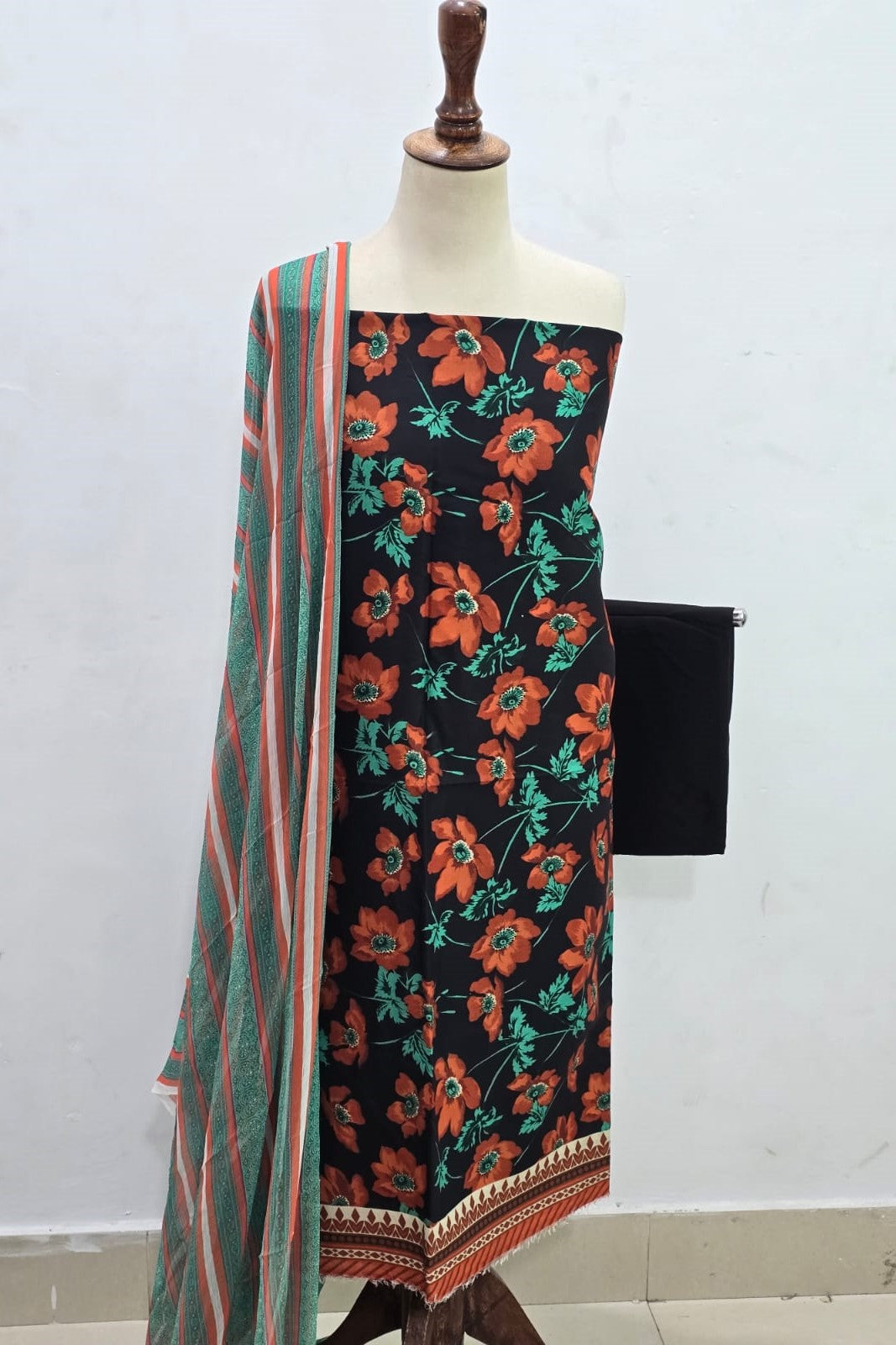 Sapphire Unstitched Printed Lawn 3pc