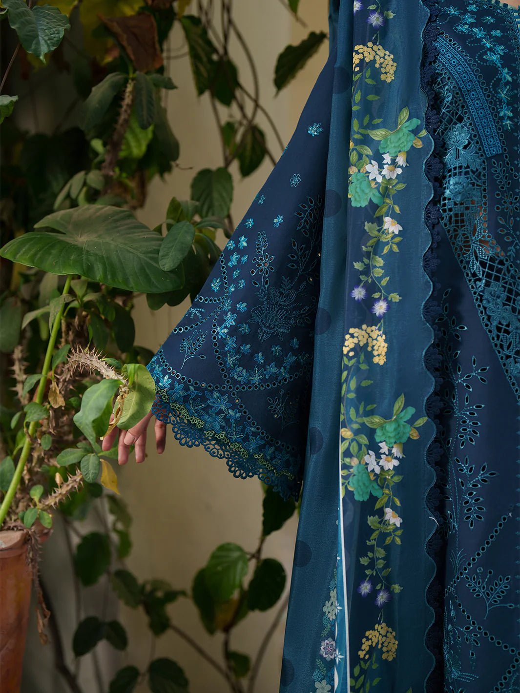 Binilyas Heritage Dore Embroidered Luxury Lawn 3pc