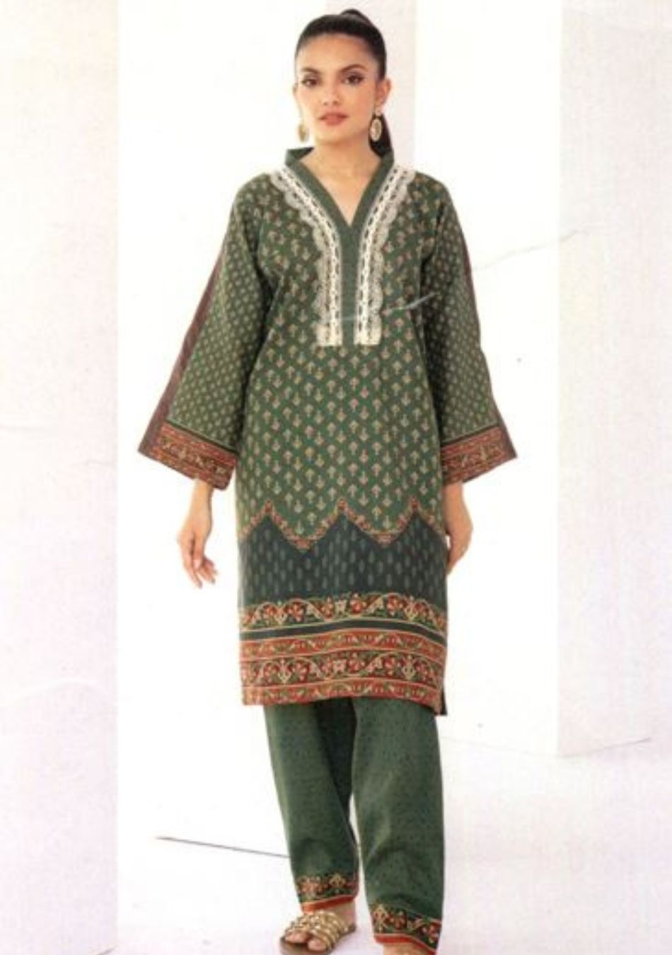 Hania & Manahil-Digital Printed Cotton Khaddar-Green-2PC - Branded Cut Pieces