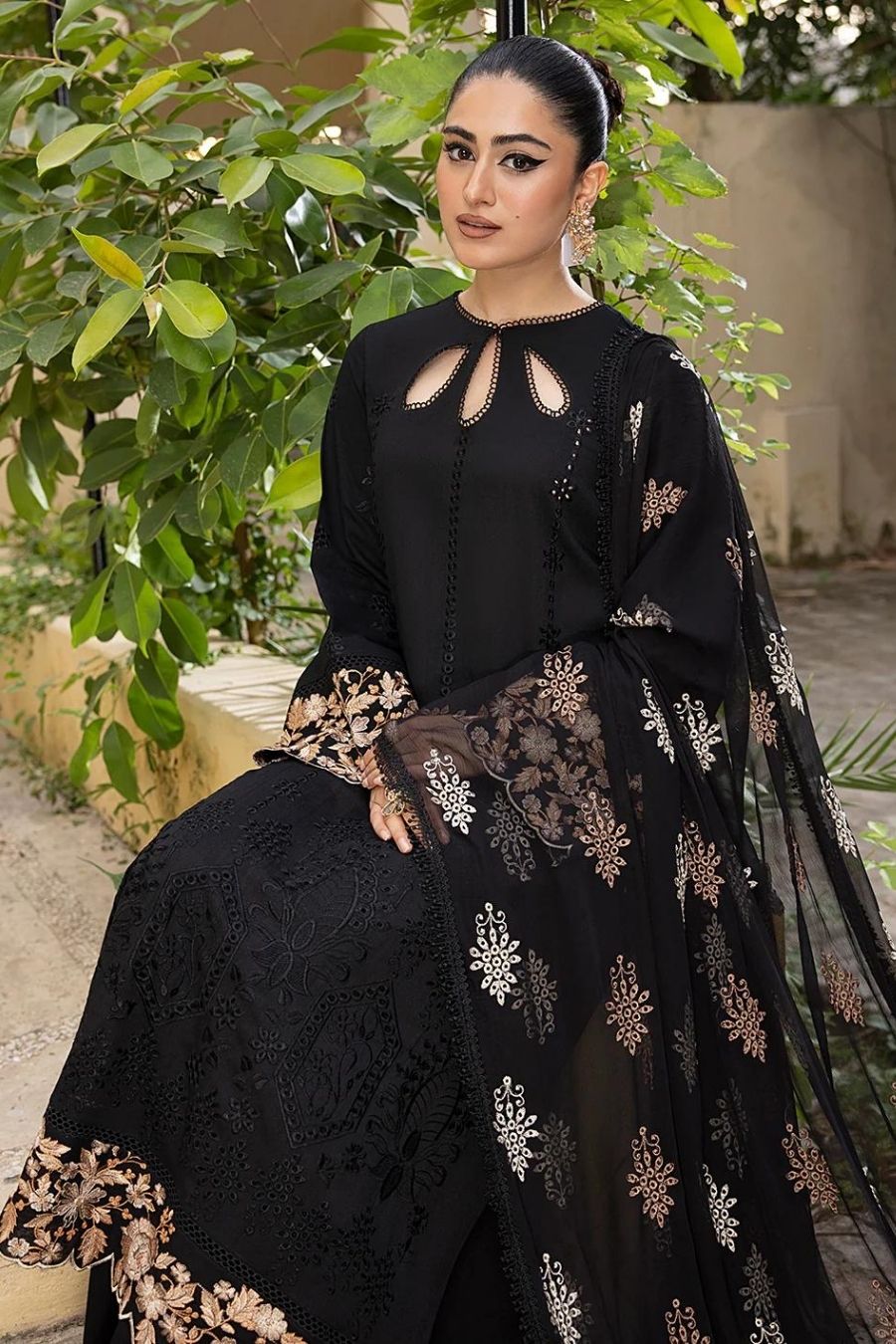 Mahnur-Embroidered Karandi-Black-3PC - Branded Cut Pieces