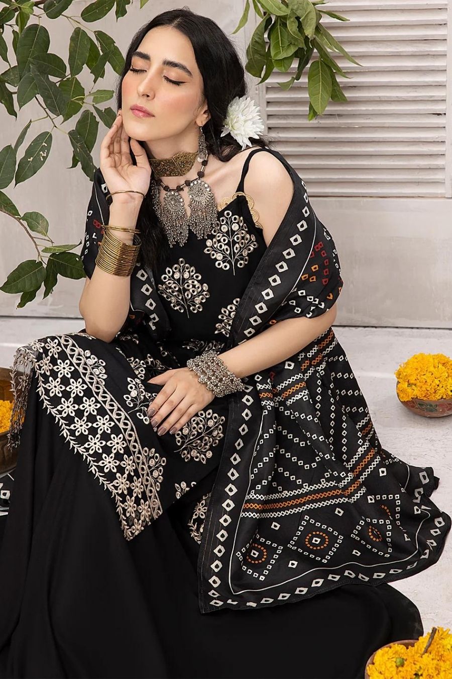 Mahnur (Mehru)-Embroidered Slub Linen-Black-3PC - Branded Cut Pieces