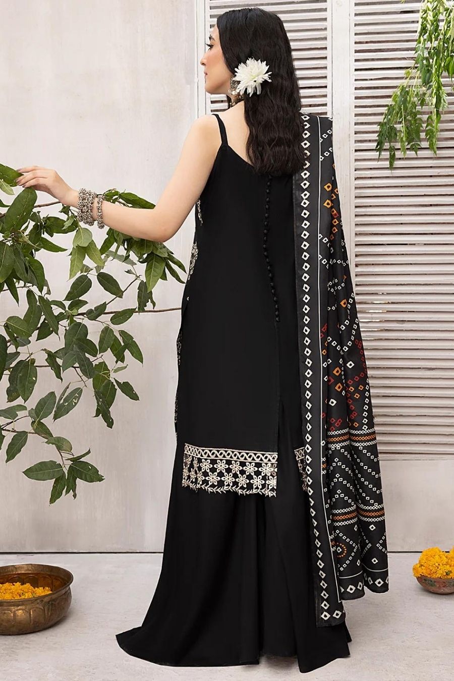 Mahnur (Mehru)-Embroidered Slub Linen-Black-3PC - Branded Cut Pieces