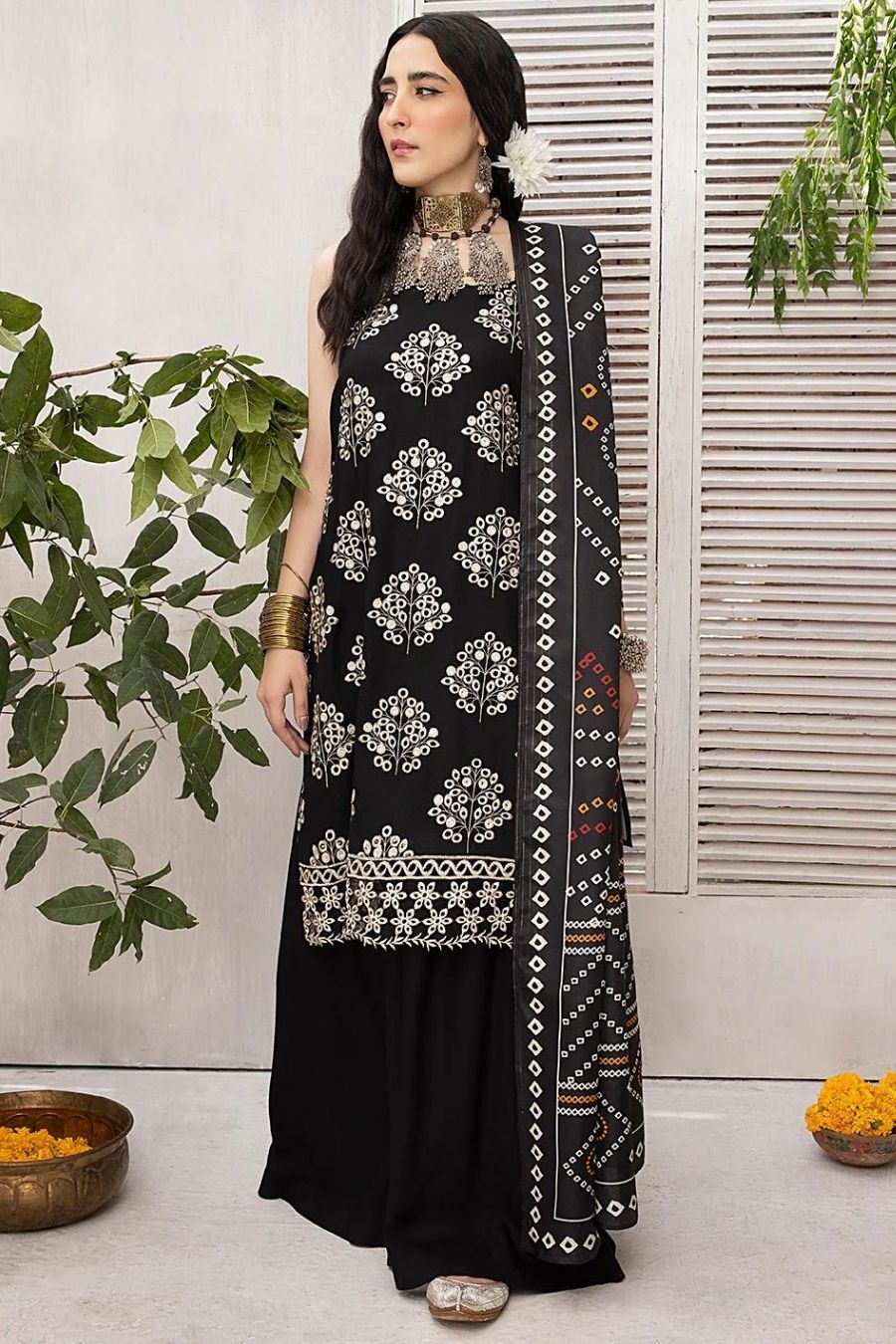 Mahnur (Mehru)-Embroidered Slub Linen-Black-3PC - Branded Cut Pieces