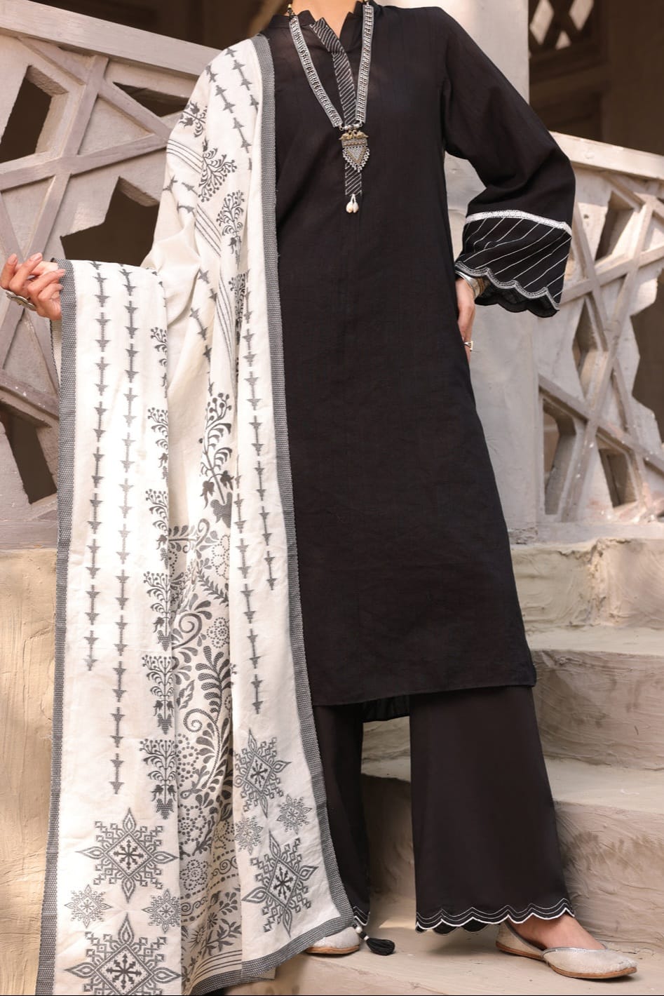 Almirah Stitched Ladie's Premiuim 3pc