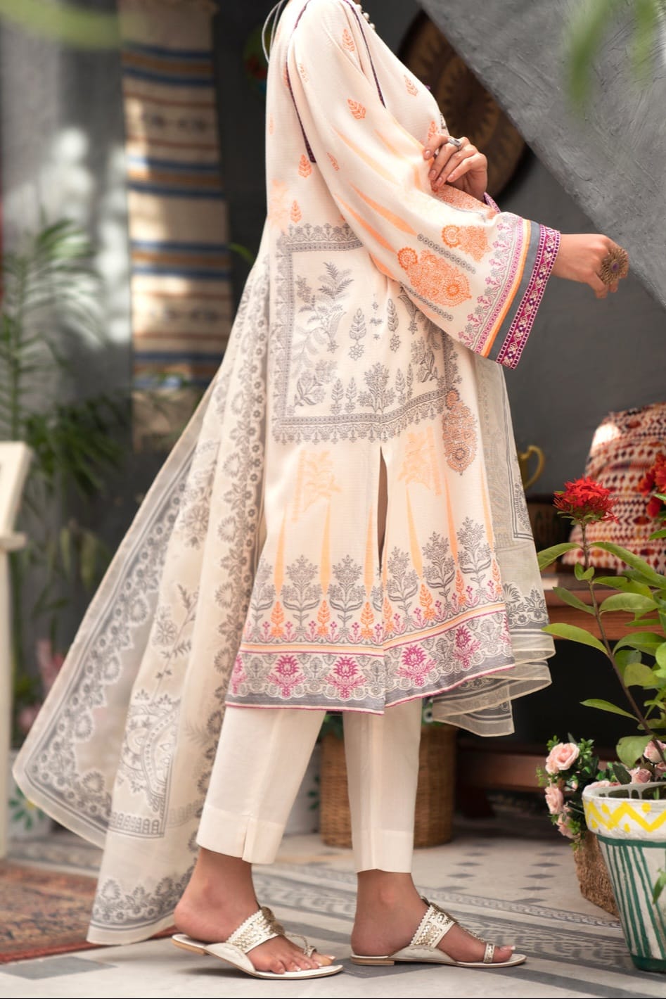 Almirah Stitched Ladie's Premiuim 3pc
