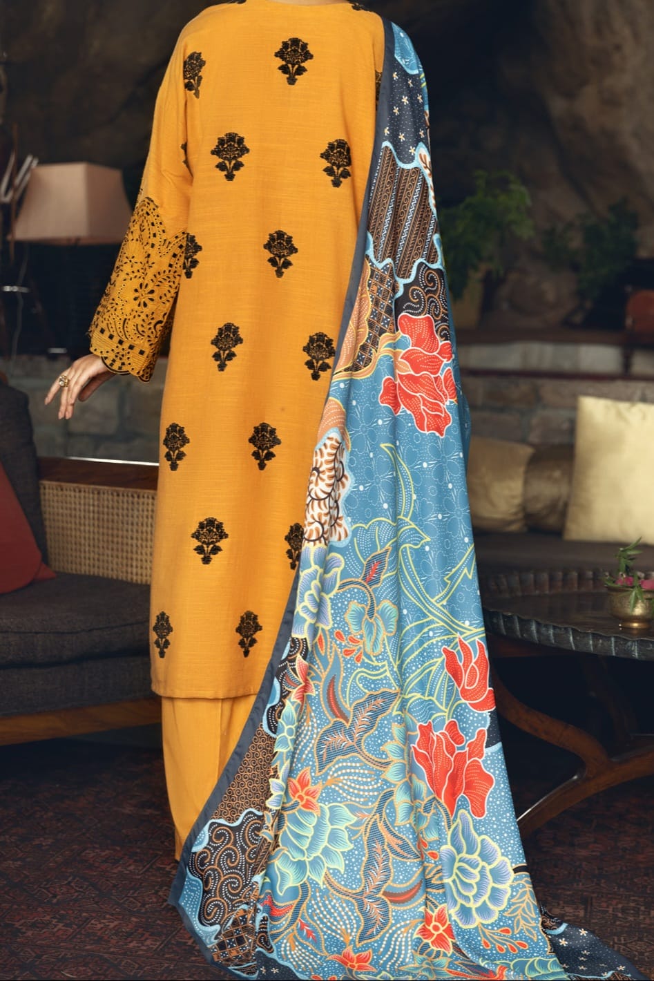 Almirah Stitched Ladie's Premiuim 3pc