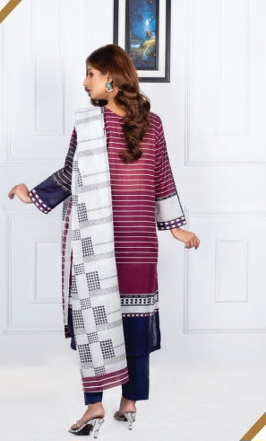 AMAL-LAWN-1006