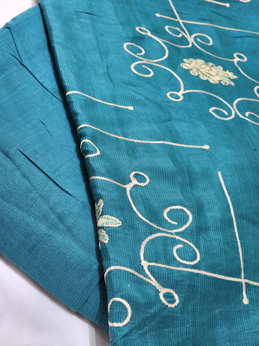 DSG-EMB-SILK-221