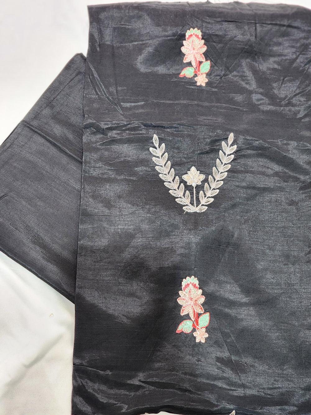 DSG-EMB-SILK-222