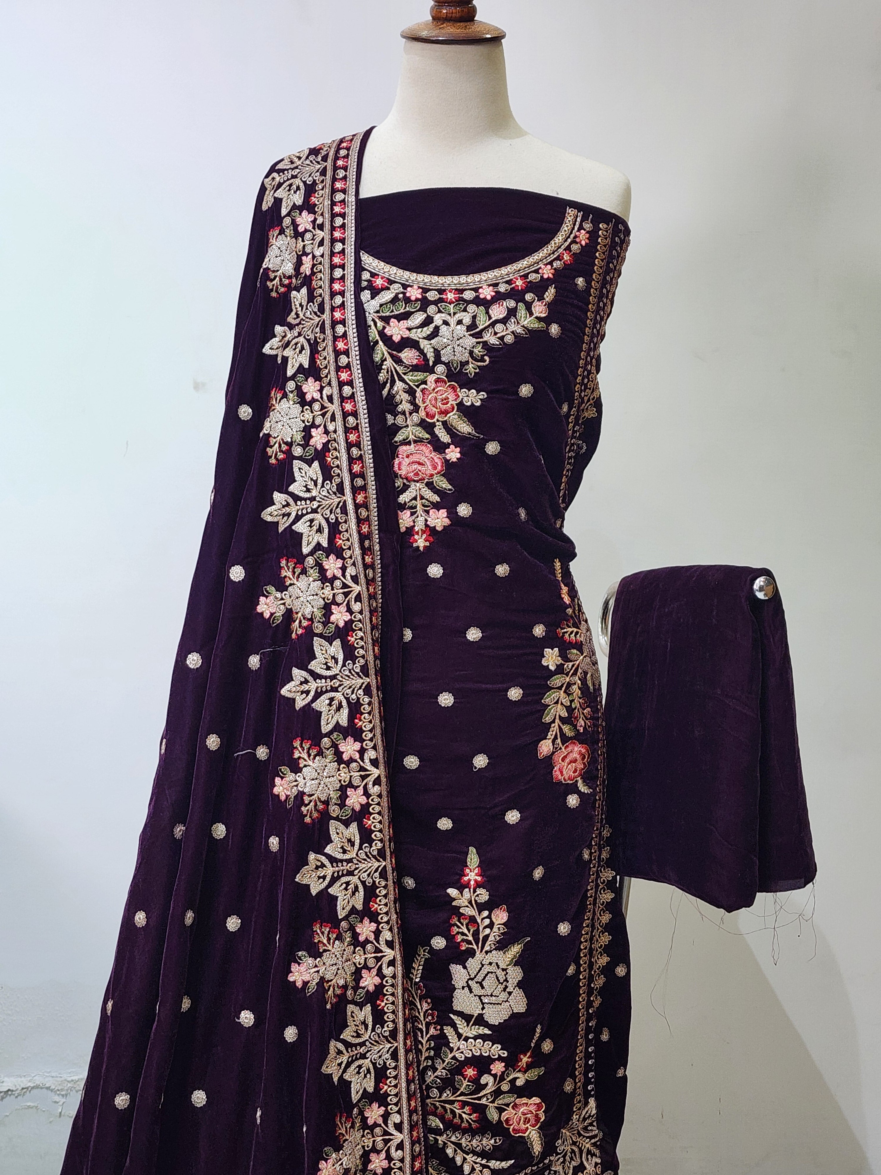 DSG-EMB-VELVET-147