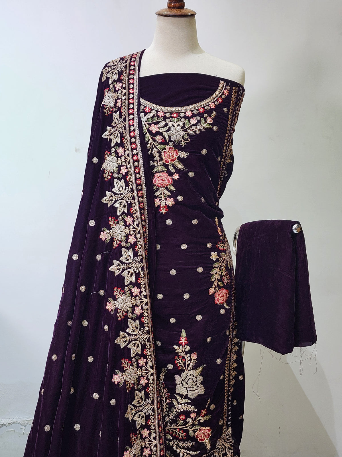 DSG-EMB-VELVET-147