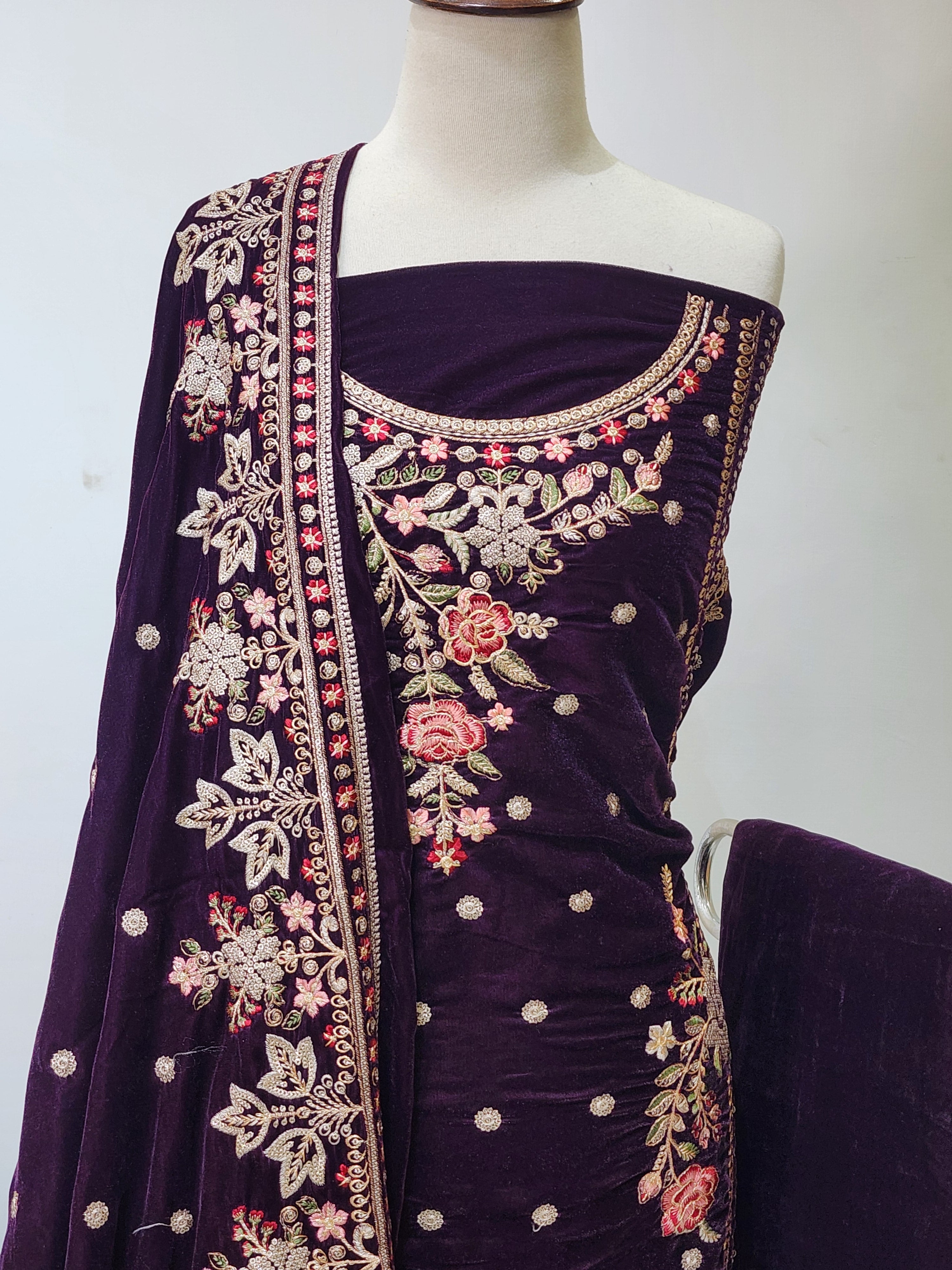 DSG-EMB-VELVET-147