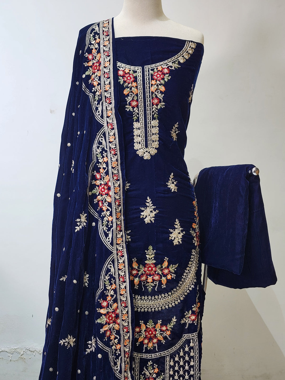 DSG-EMB-VELVET-152