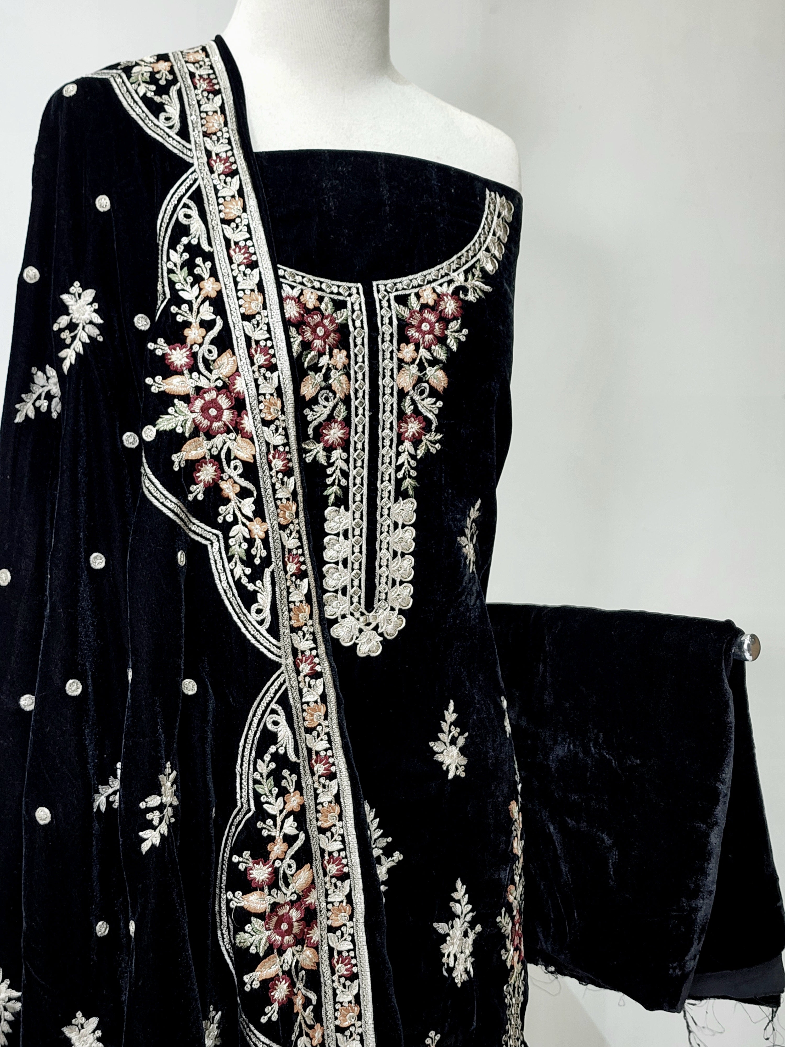 DSG-EMB-VELVET-153