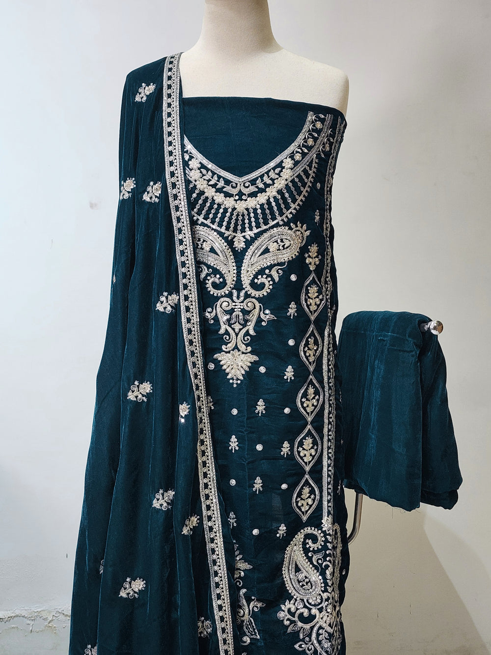DSG-EMB-VELVET-158