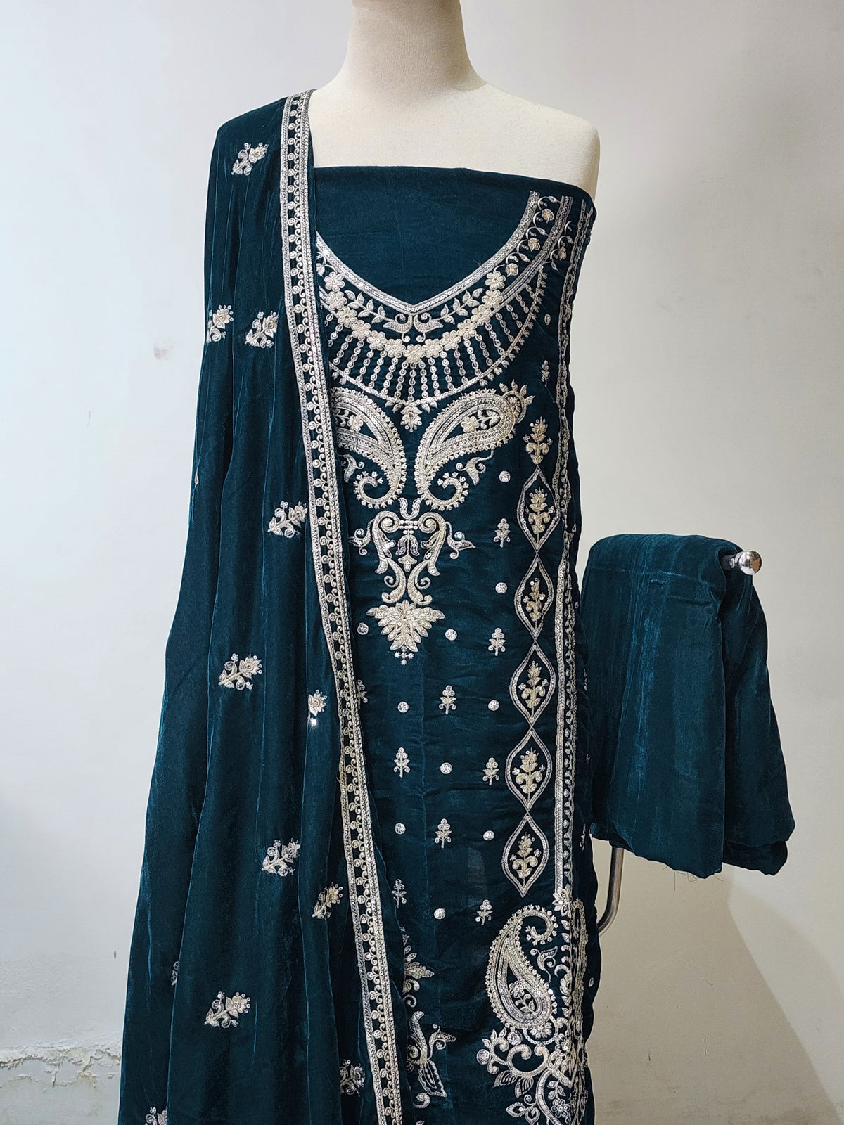 DSG-EMB-VELVET-158