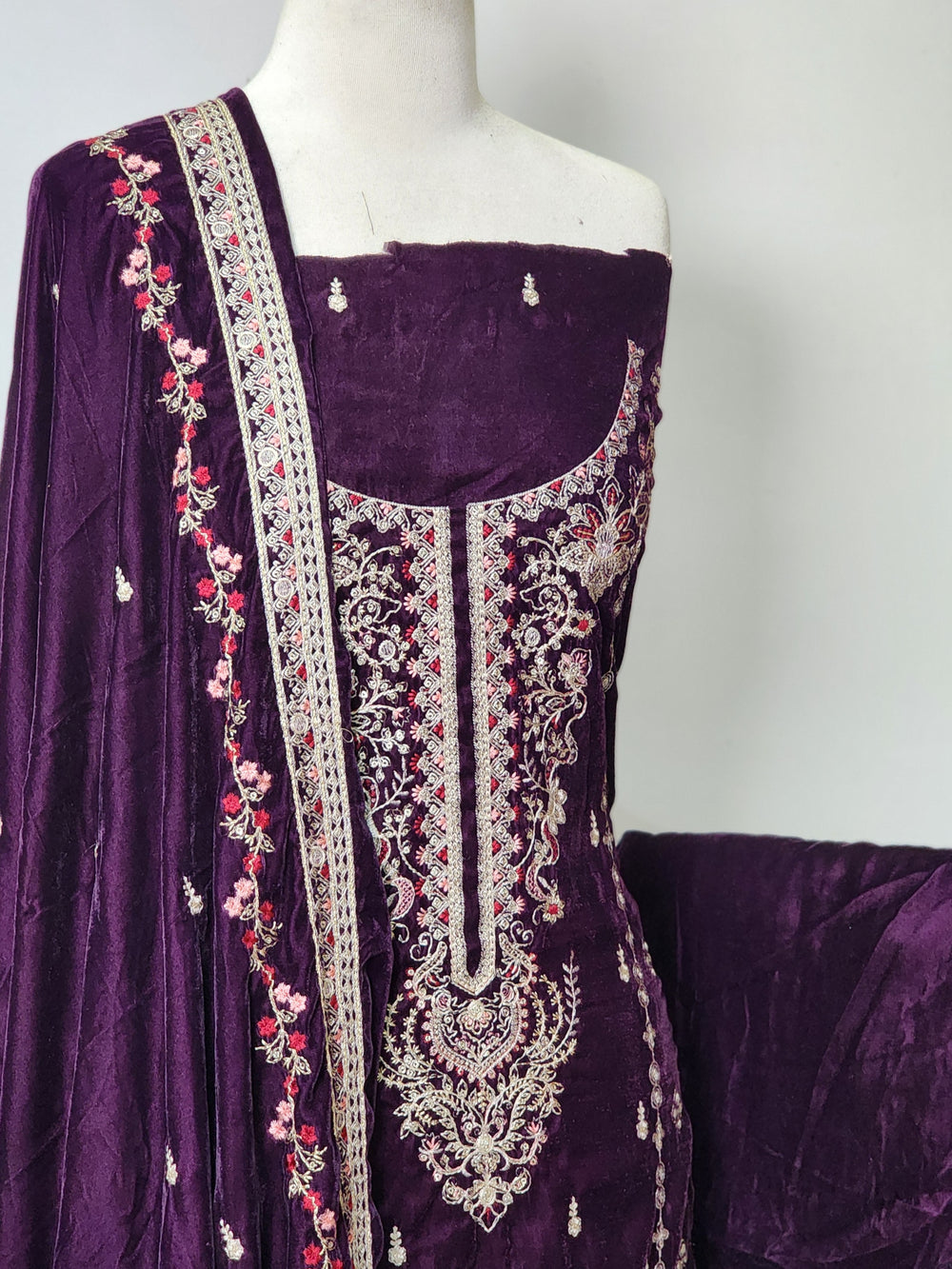 DSG-EMB-VELVET-161