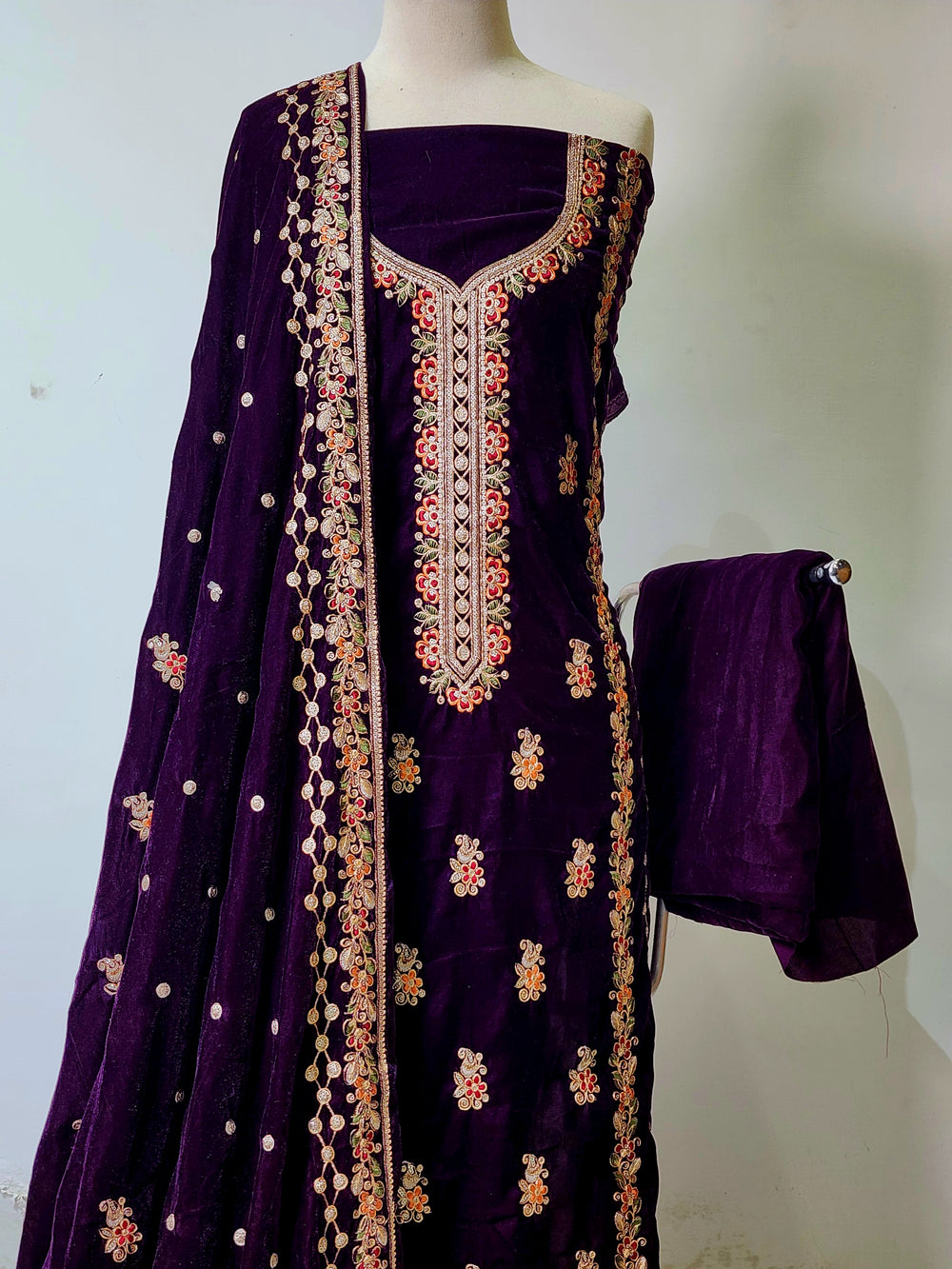 DSG-EMB-VELVET-165