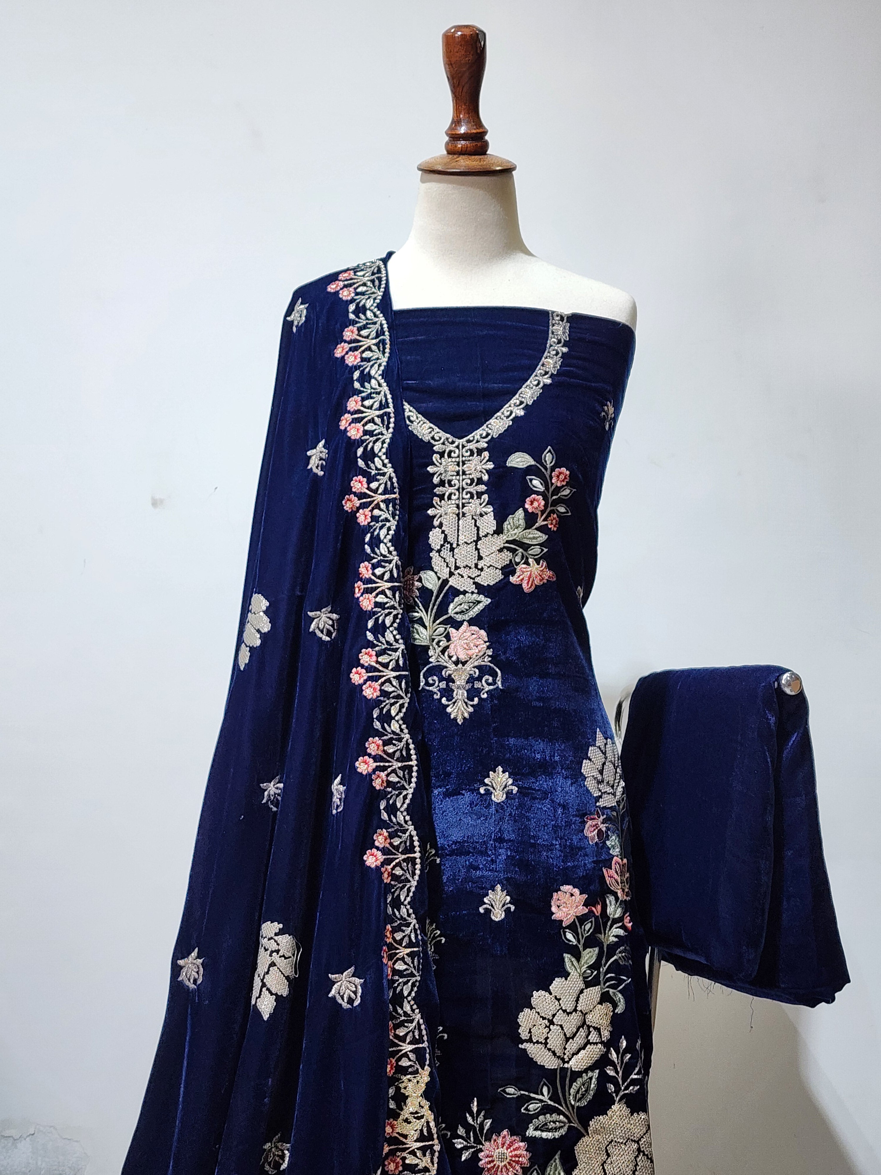 DSG-EMB-VELVET-170