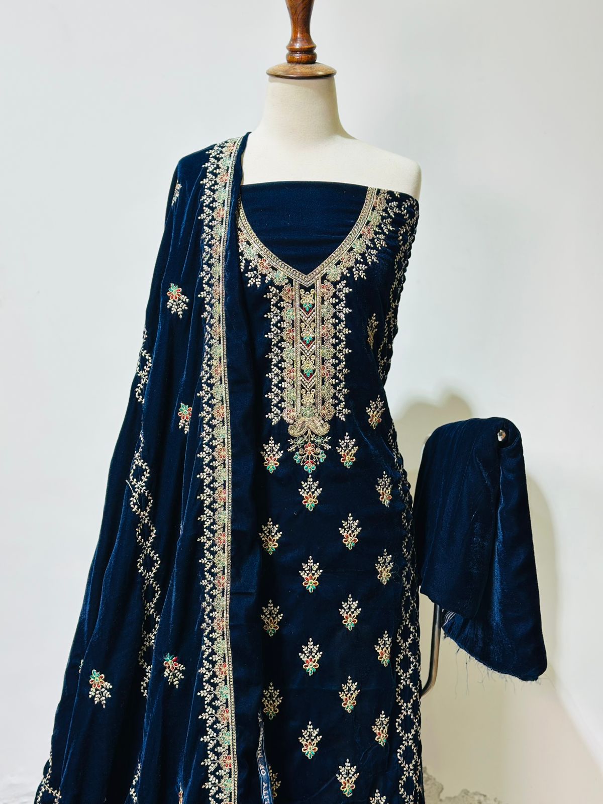 DSG-EMB-VELVET-189