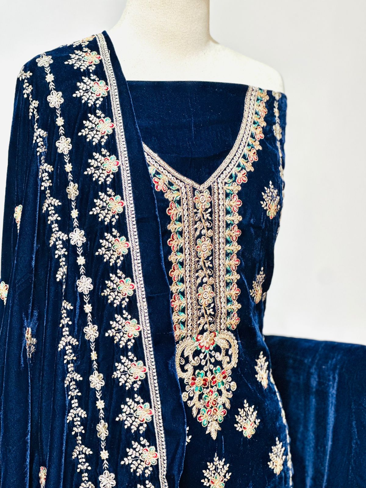DSG-EMB-VELVET-190