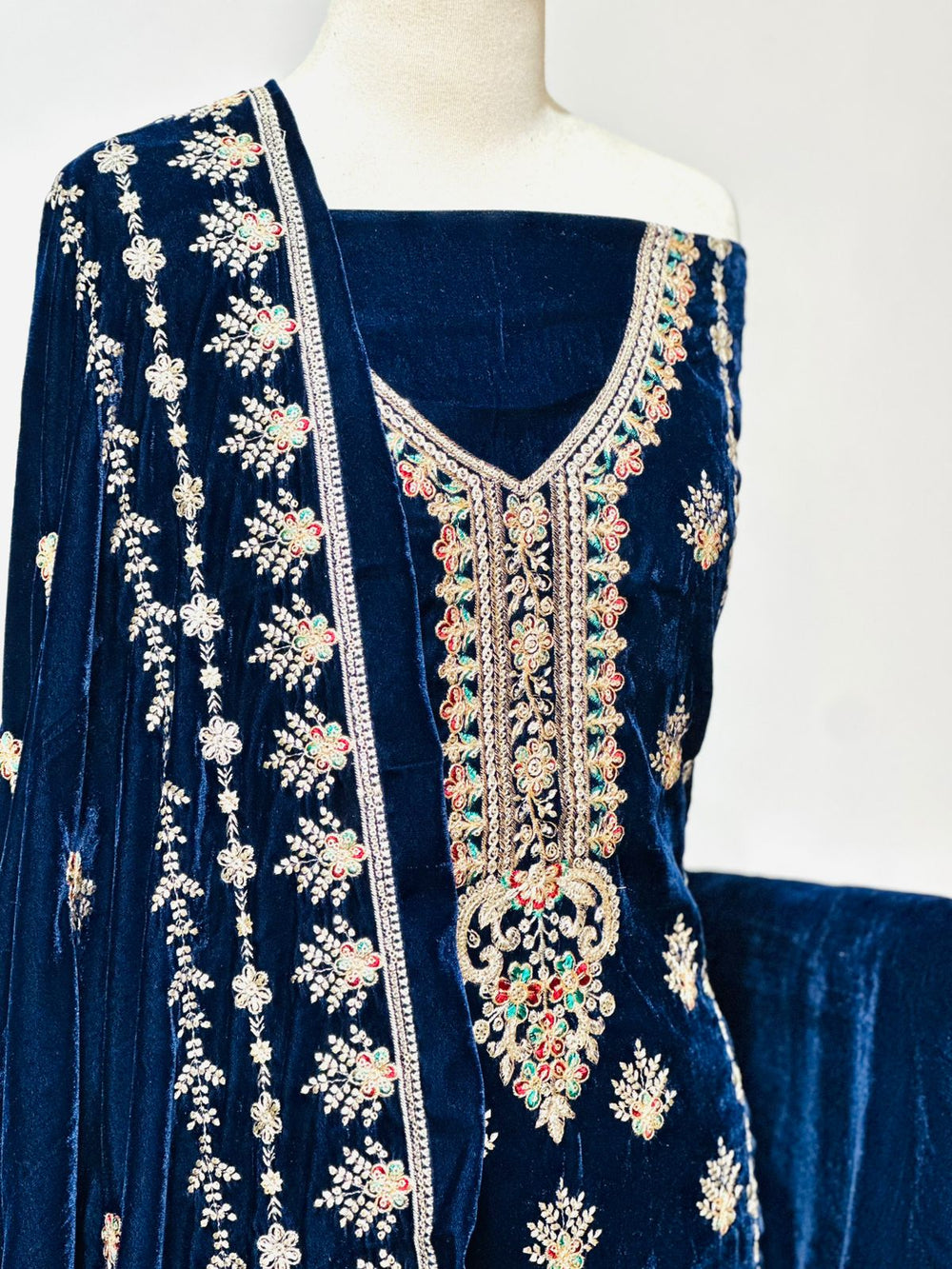 DSG-EMB-VELVET-190