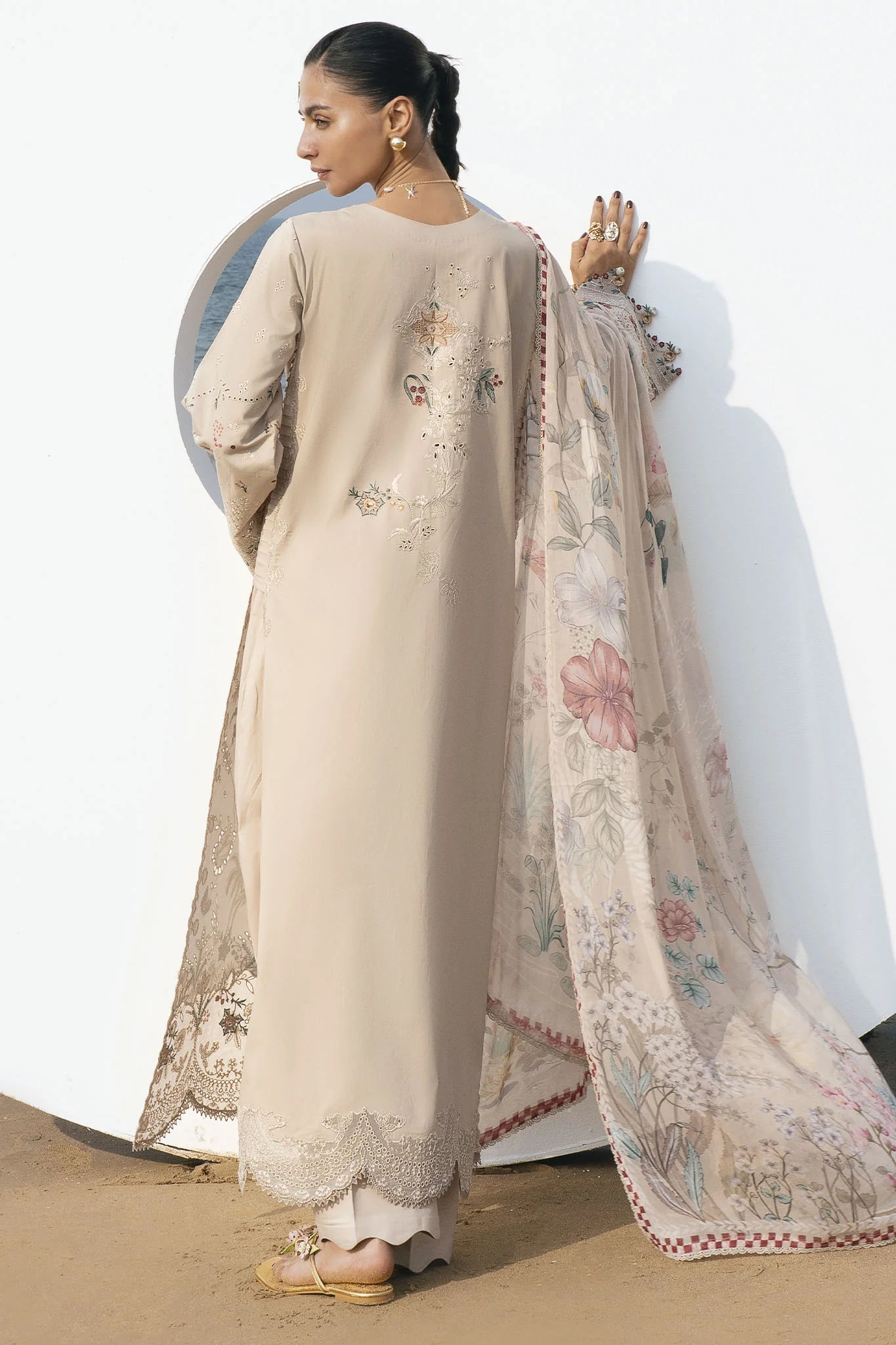 FLRNT-LUX-LAWN-1697
